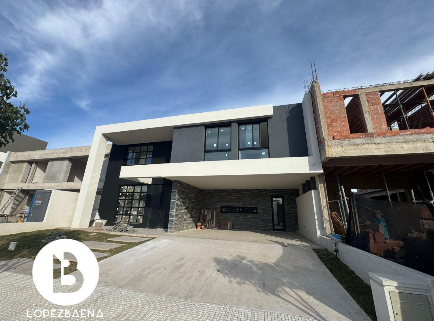 Casa en La Luisita en VENTA 4 Dormitorios 3 Baños asador y pileta