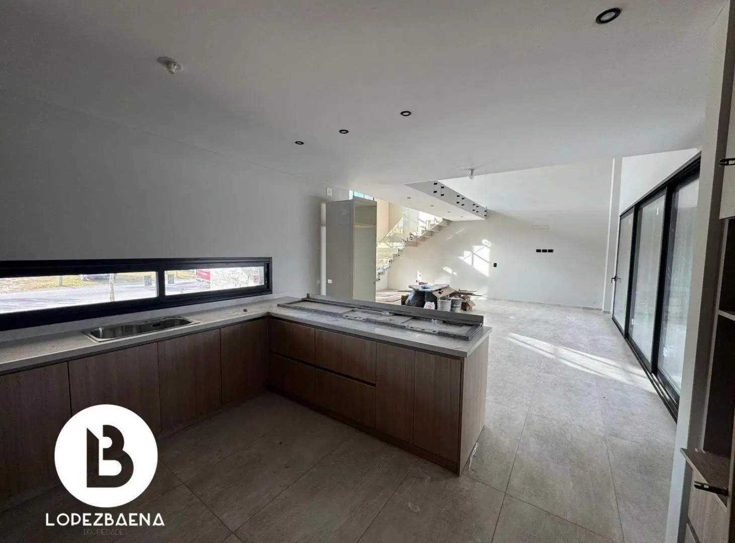 Casa en La Luisita en VENTA 4 Dormitorios 3 Baños asador y pileta 3