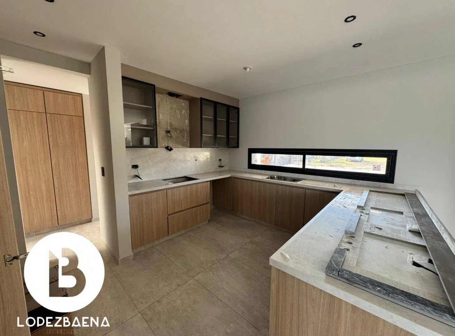 Casa en La Luisita en VENTA 4 Dormitorios 3 Baños asador y pileta 4