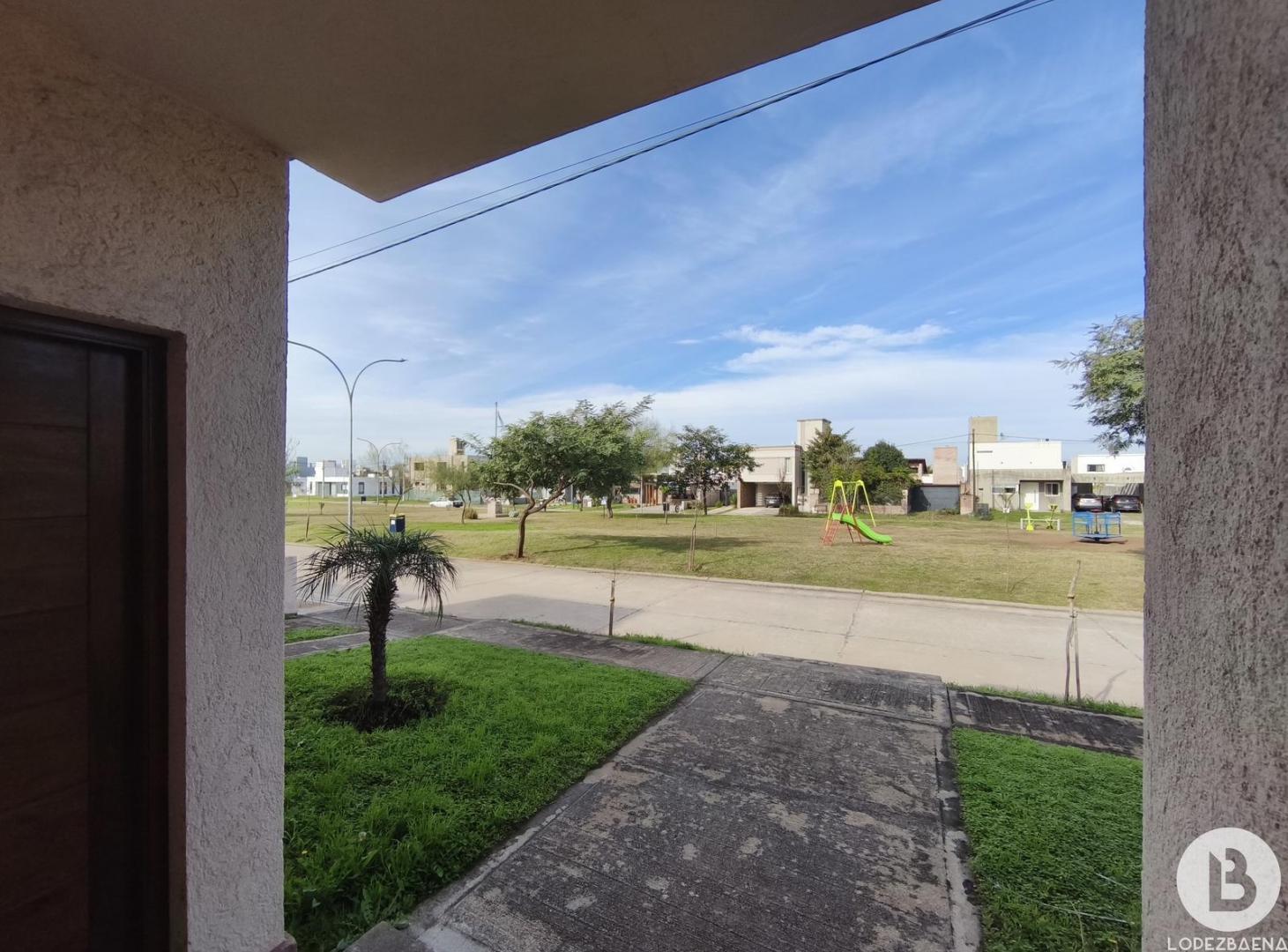 Casa en Venta en Comarca de Allende-Frente a Plaza-1 planta-3 dormitorios-Apta Credito (No Banco Nac