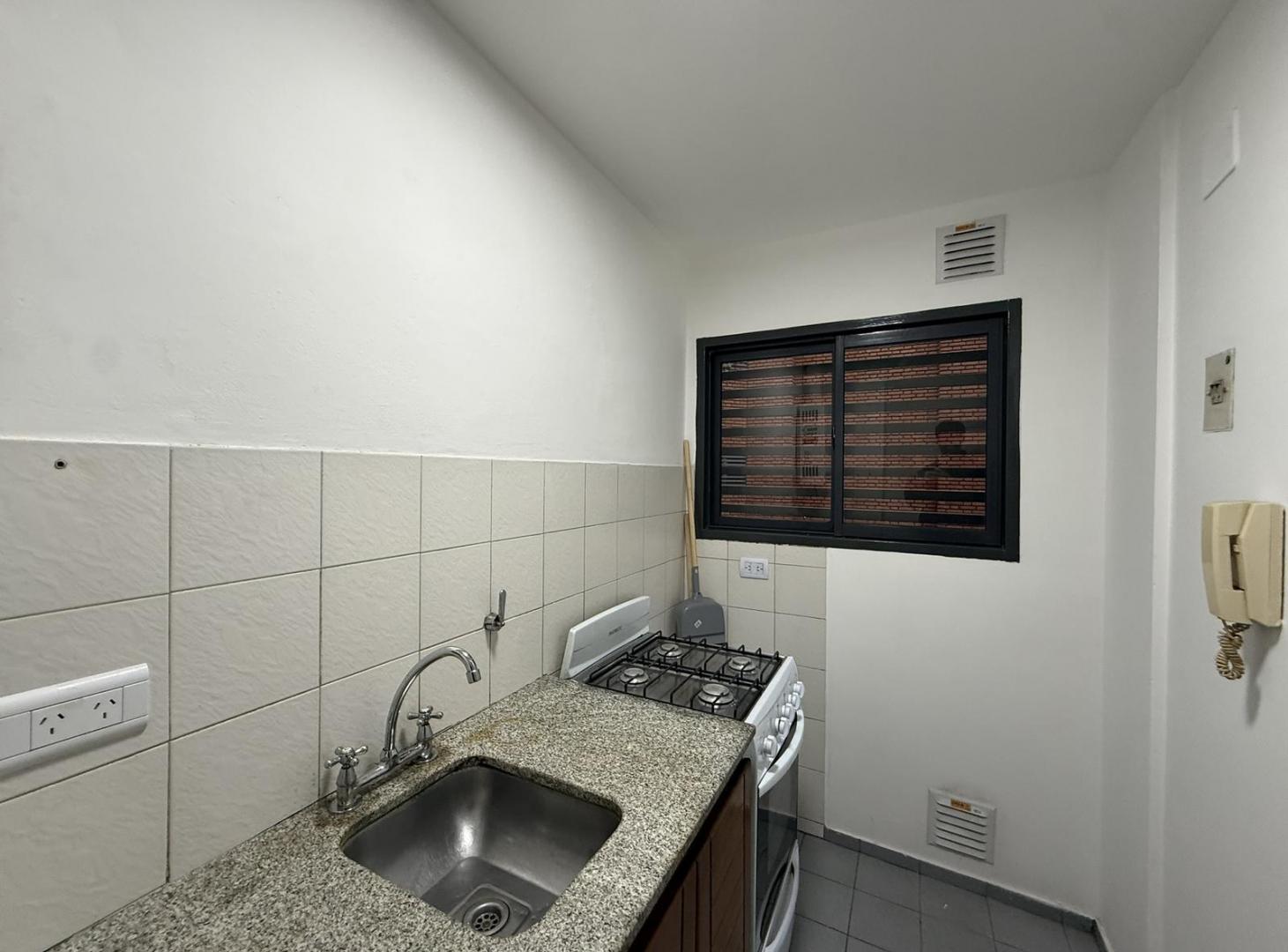Foto de Alquiler 1 dorm en Nueva Cordoba - Patio en el edificio, imagen 4