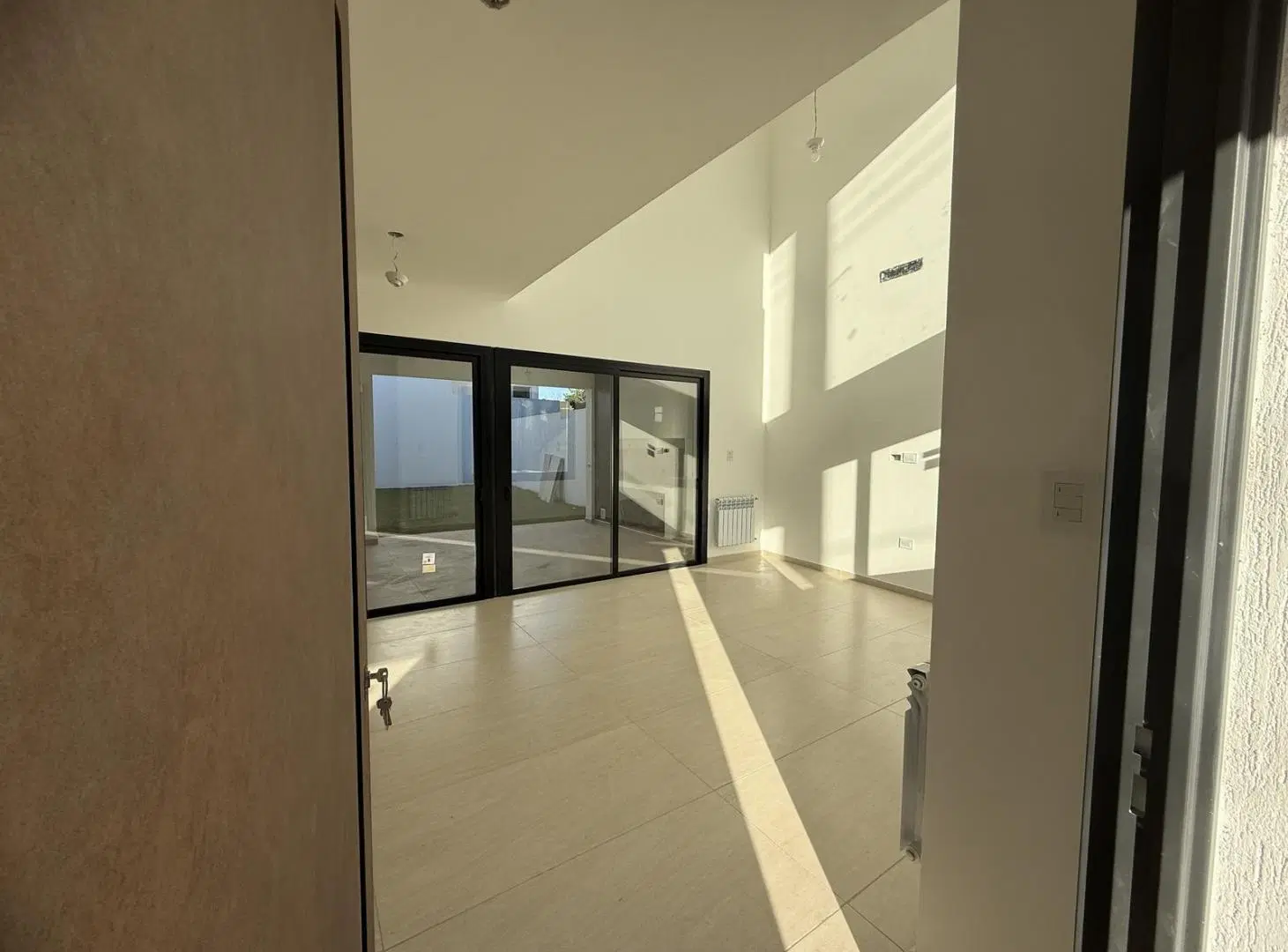 VENTA DUPLEX DE CATEGORIA 3 DORM, 3 BAÑOS, 2 COCHERAS. JARDIN DE LAS TEJAS 3