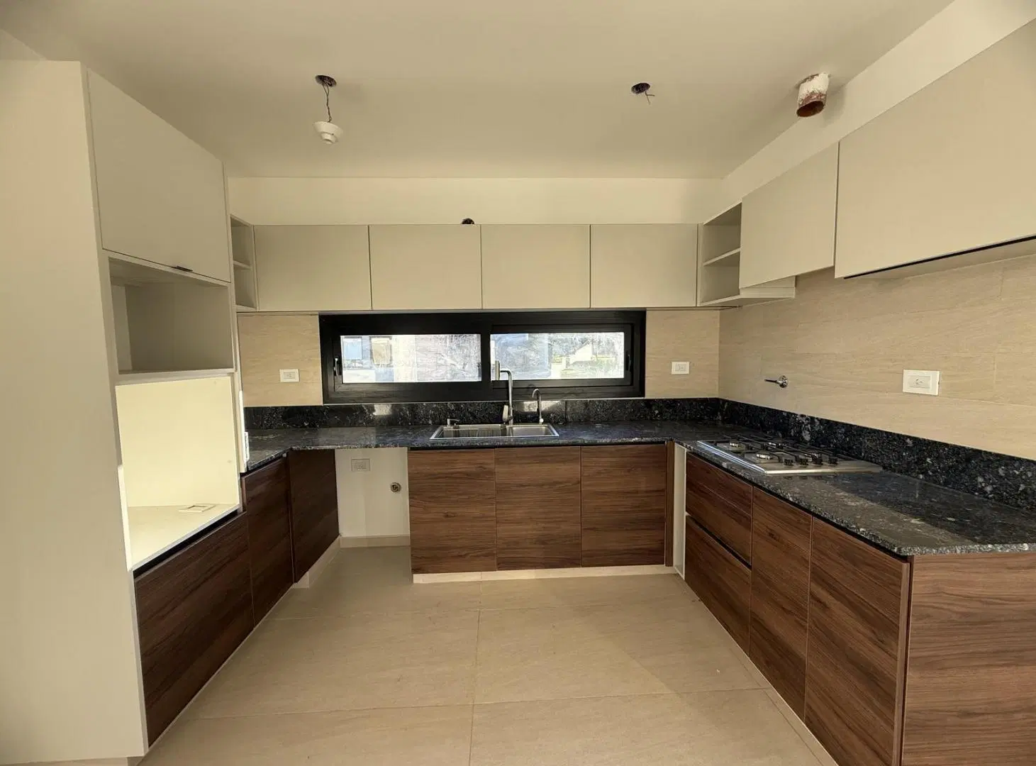 VENTA DUPLEX DE CATEGORIA 3 DORM, 3 BAÑOS, 2 COCHERAS. JARDIN DE LAS TEJAS 4