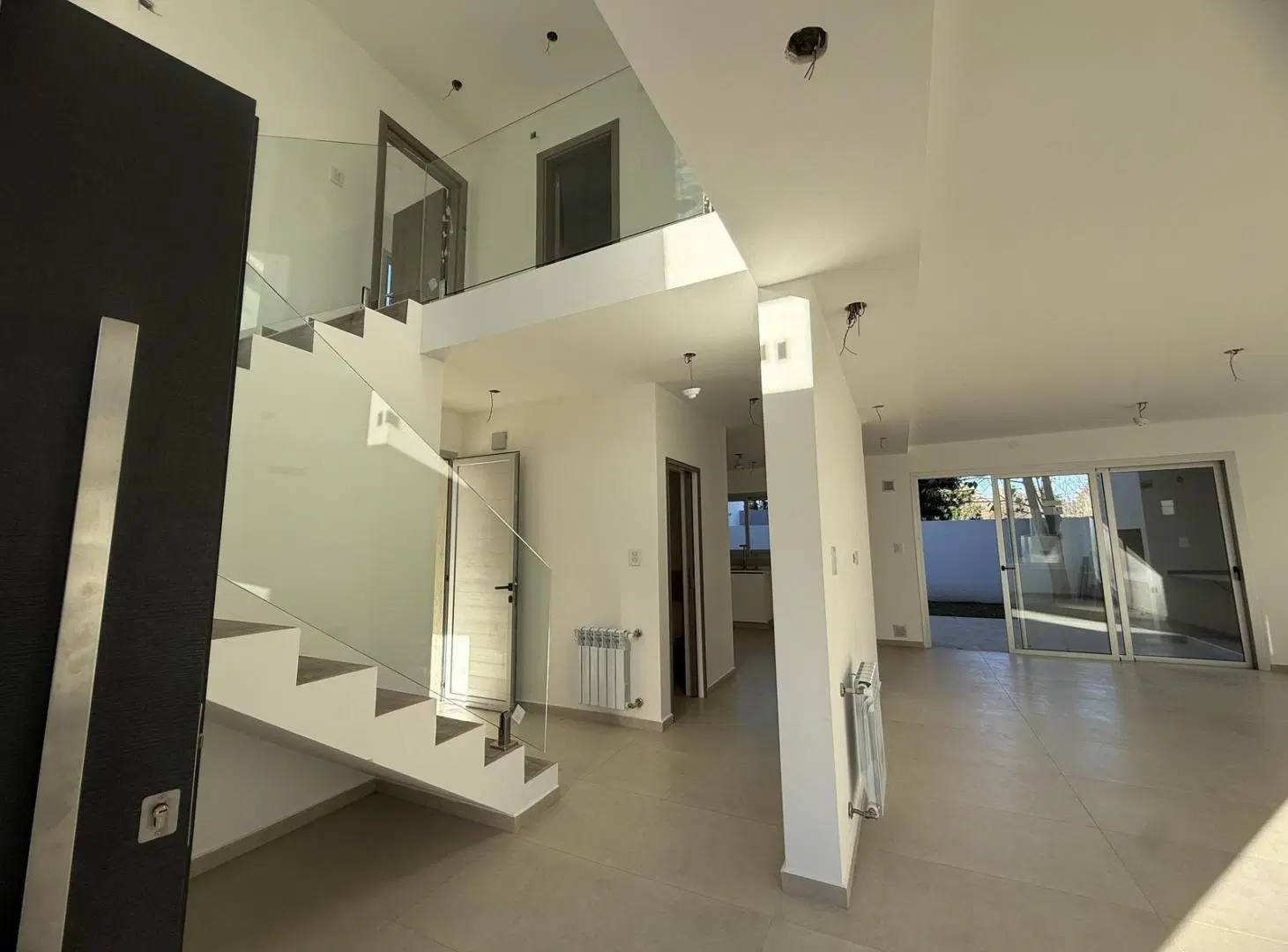 VENTA CASA DE CATEGORIA 3 DORM, 3 BAÑOS, 2 COCHERAS, ASADOR. TEJAS DEL SUR 4