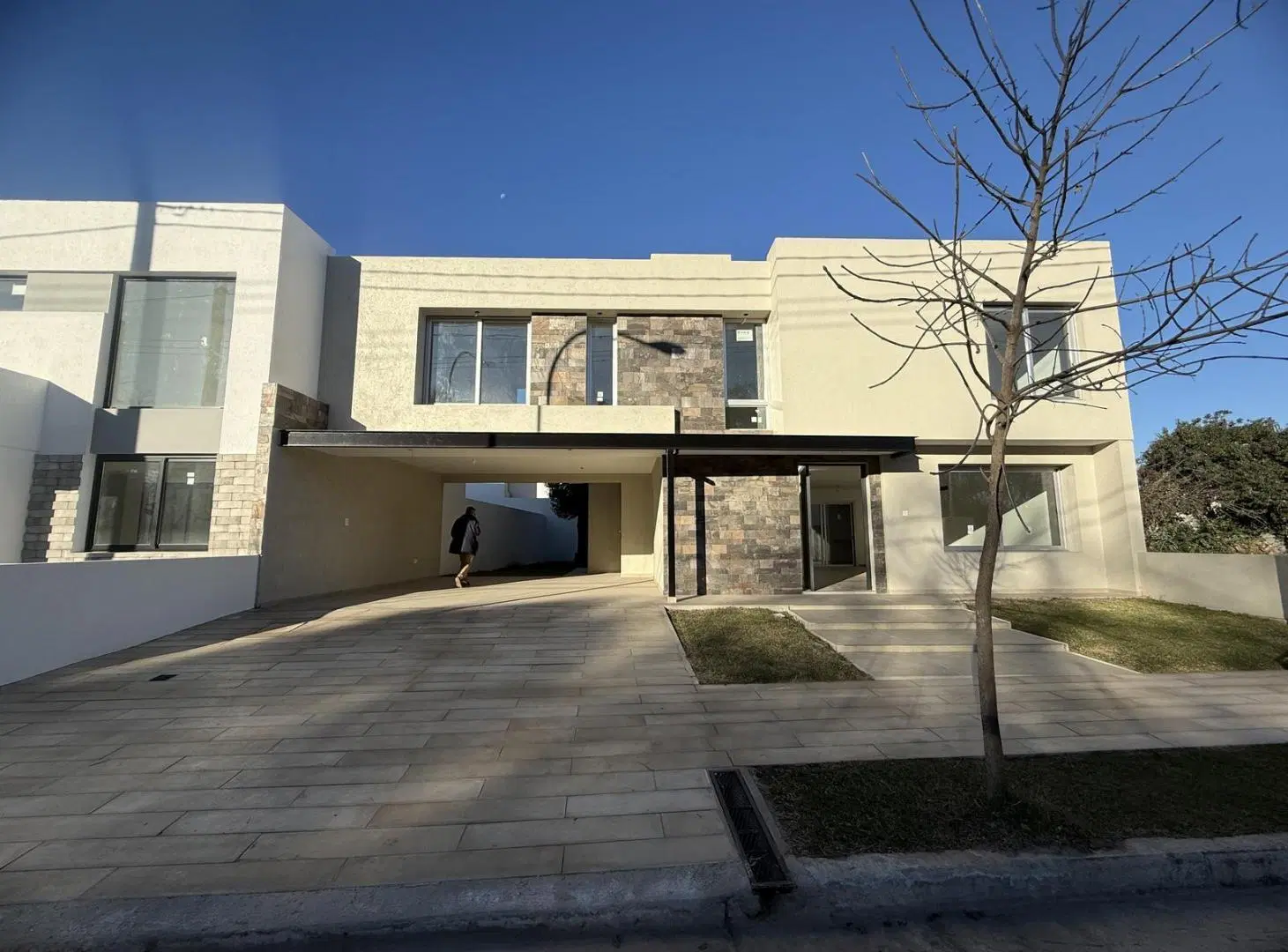 VENTA CASA DE CATEGORIA 3 DORM, 3 BAÑOS, 2 COCHERAS, ASADOR. TEJAS DEL SUR 8