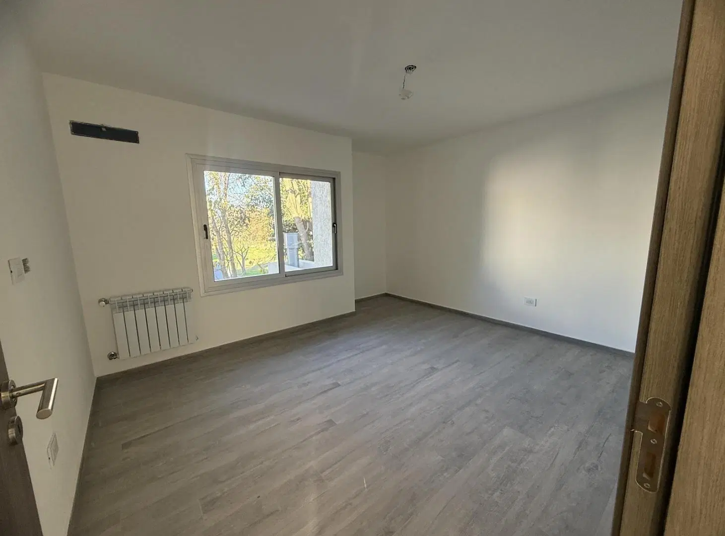 VENTA CASA DE CATEGORIA 3 DORM, 3 BAÑOS, 2 COCHERAS, ASADOR. TEJAS DEL SUR 5