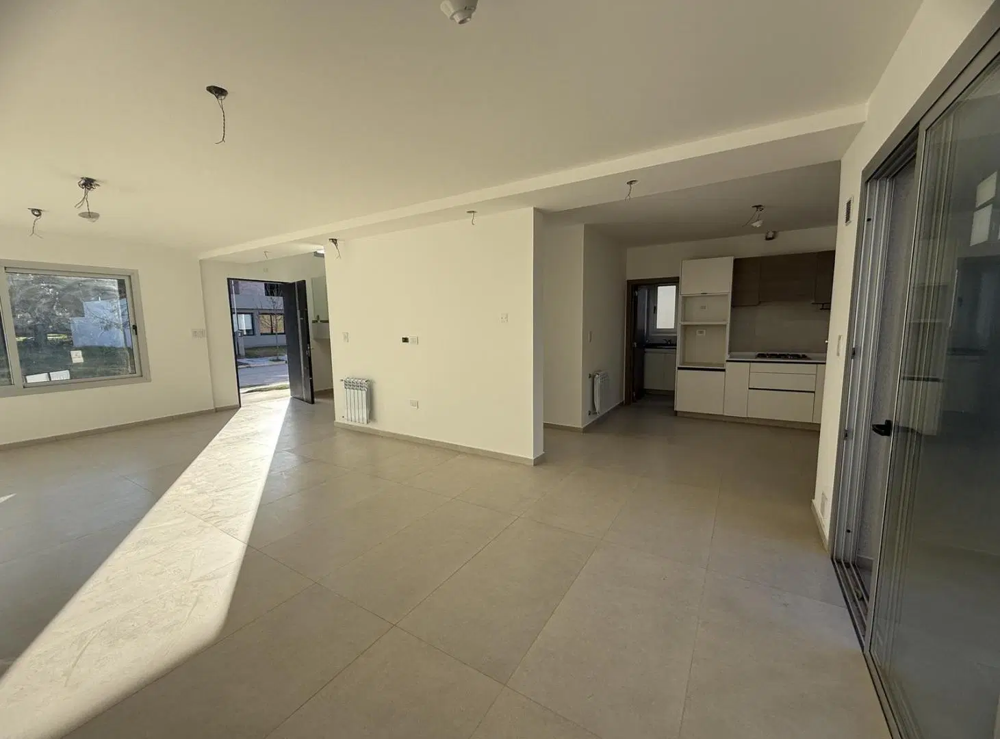 VENTA CASA DE CATEGORIA 3 DORM, 3 BAÑOS, 2 COCHERAS, ASADOR. TEJAS DEL SUR 3