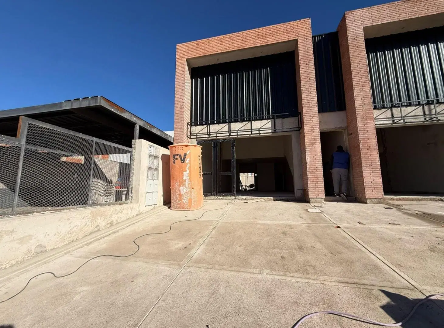EXCELENTE LOCAL COMERCIAL A LA VENTA DOCTA SOBRE BOULEVARD 2