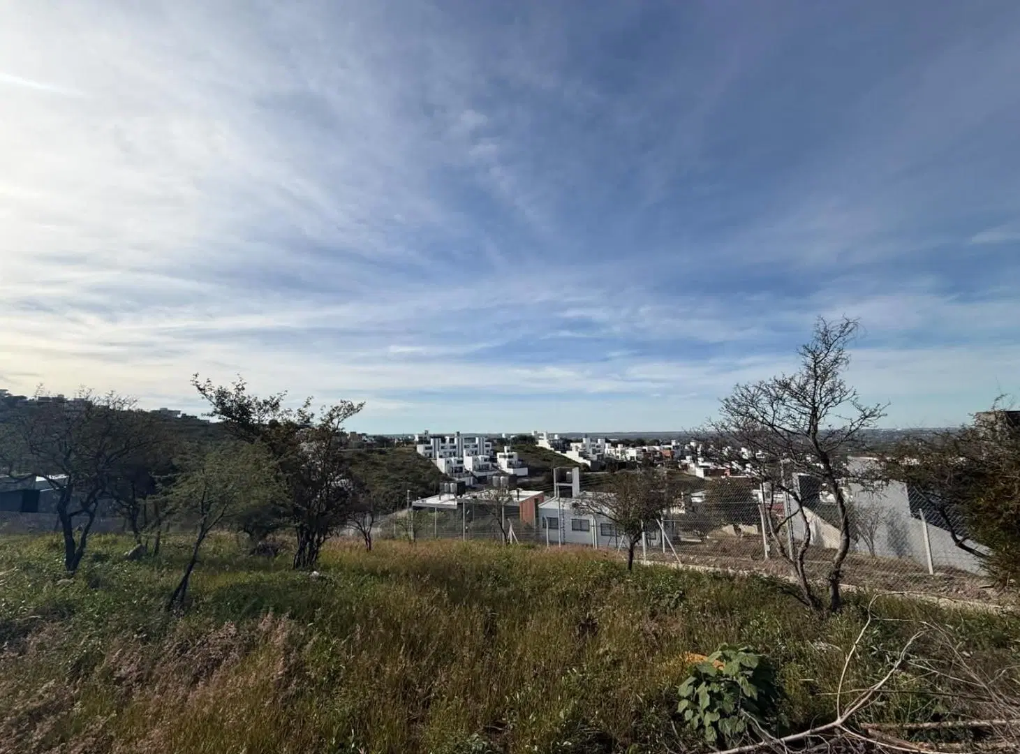 OPORTUNIDAD LOTE EN VENTA ESCRITURA 1233 M2 COUNTRY LA DESEADA LA CALERA 2