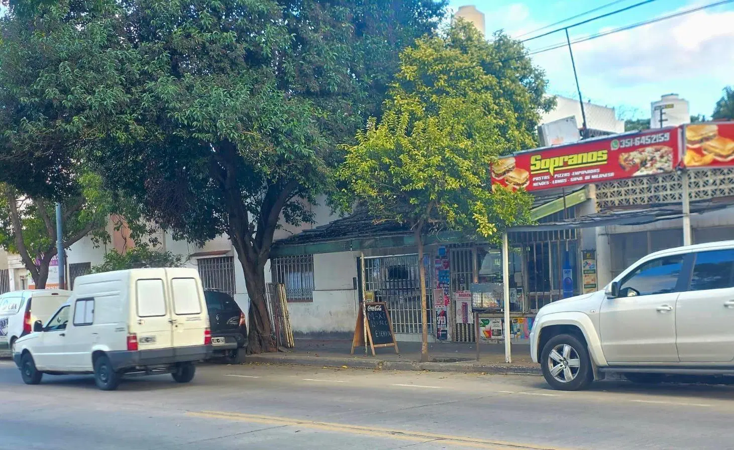 Casa más fondo de comercio, terreno zona D / 3 pisos. 3