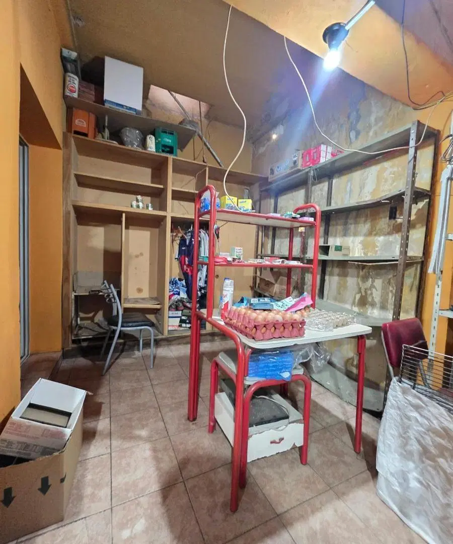Casa más fondo de comercio, terreno zona D / 3 pisos. 1