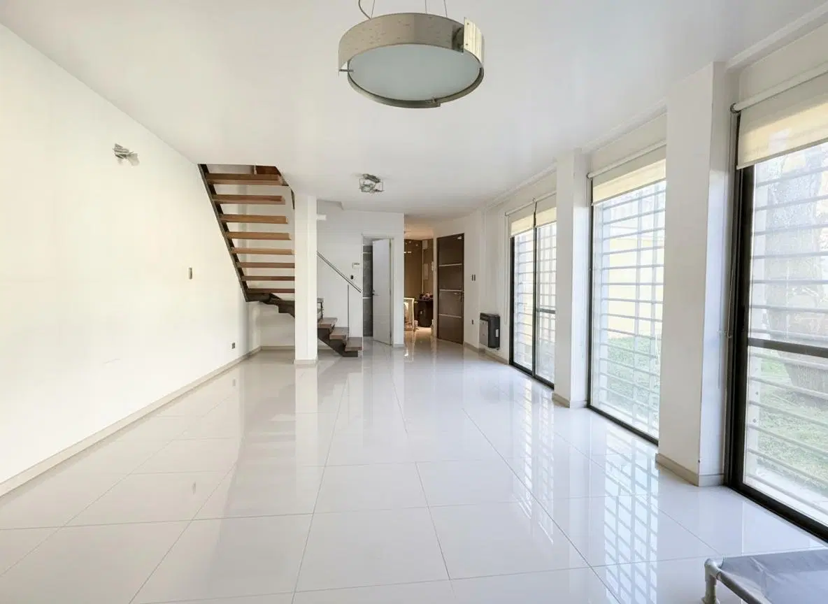 VENTA - CASA 2 DORM MODERNA - B° QUISQUIZACATE 4