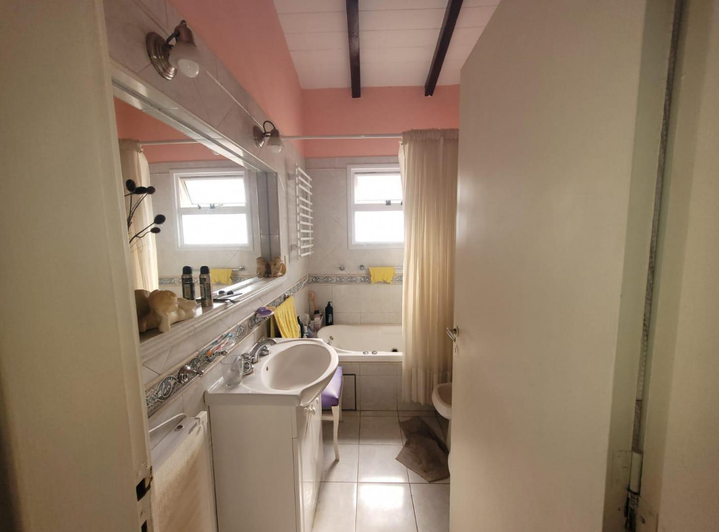 Foto de Vendo espectacular Casa, 6 ambientes, 1500 m2 de terreno. Villa edén, imagen 2