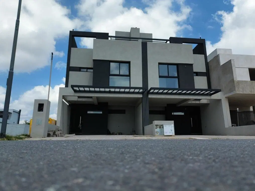 TRIPLEX 3 DORM CON PILETA FRENTE PLAZA QUEBRADA DE MANANTIALES 5