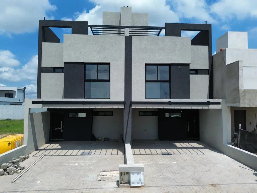 TRIPLEX 3 DORM CON PILETA FRENTE PLAZA QUEBRADA DE MANANTIALES 3