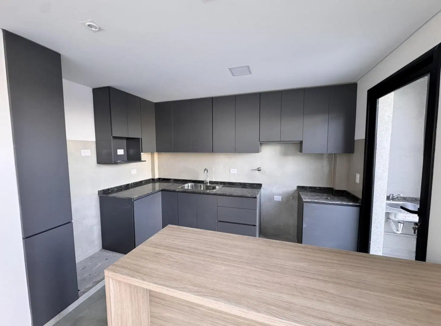 TRIPLEX 3 DORM CON PILETA FRENTE PLAZA QUEBRADA DE MANANTIALES 2
