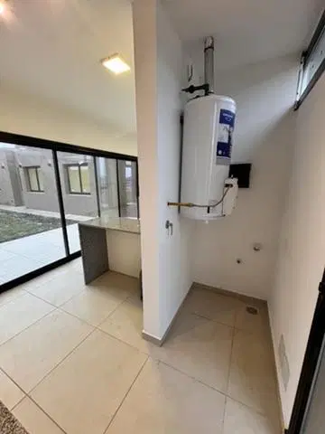 CASA 3 DORM COCHERA DOBLE DOCTA CENTRAL FINANCIADA 5