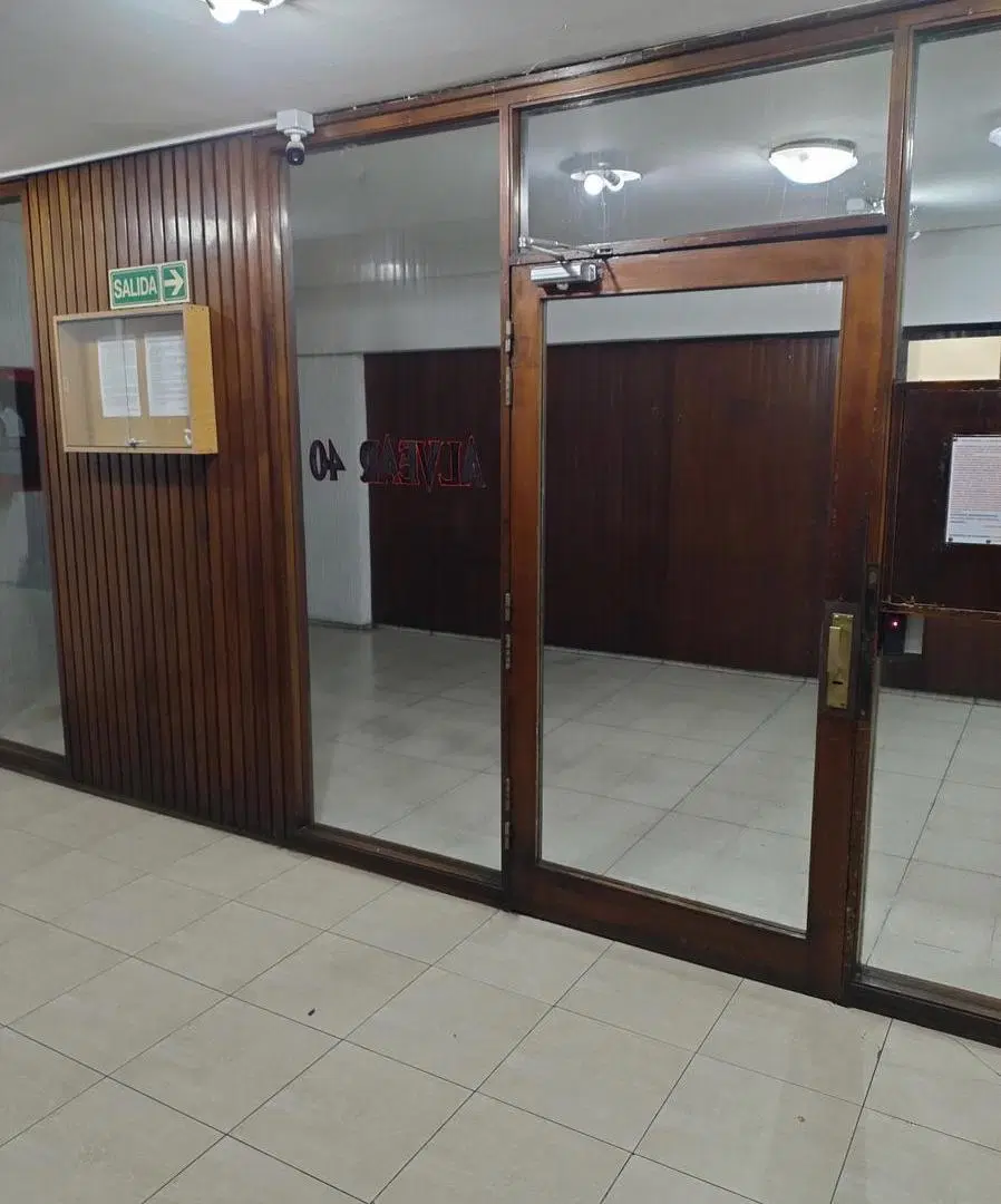 Departamento 2 dorm., Centro, balcón con parasoles, renovado a nuevo 8
