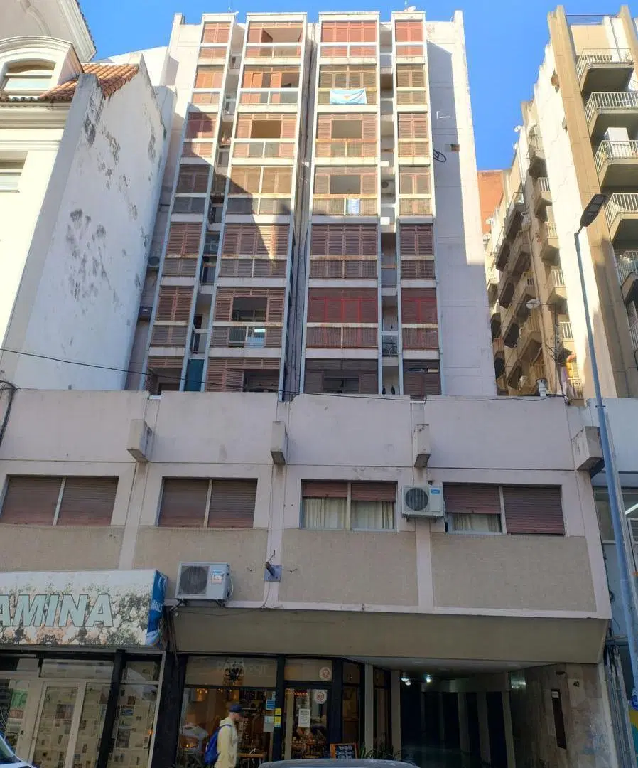 Departamento 2 dorm., Centro, balcón con parasoles, renovado a nuevo 3