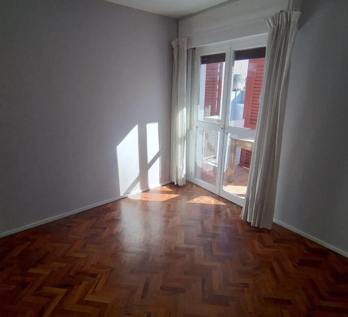 Departamento 2 dorm., Centro, balcón con parasoles, renovado a nuevo 2