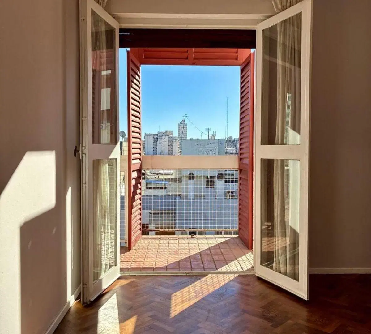 Departamento 2 dorm., Centro, balcón con parasoles, renovado a nuevo 1