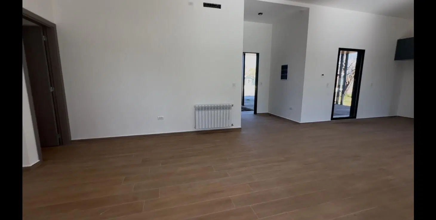 VENDO CASA 3 DORMITORIOS, SUITE Y VESTIDOR, CALEF CENTRAL, GALERIA CON ASADOR 1