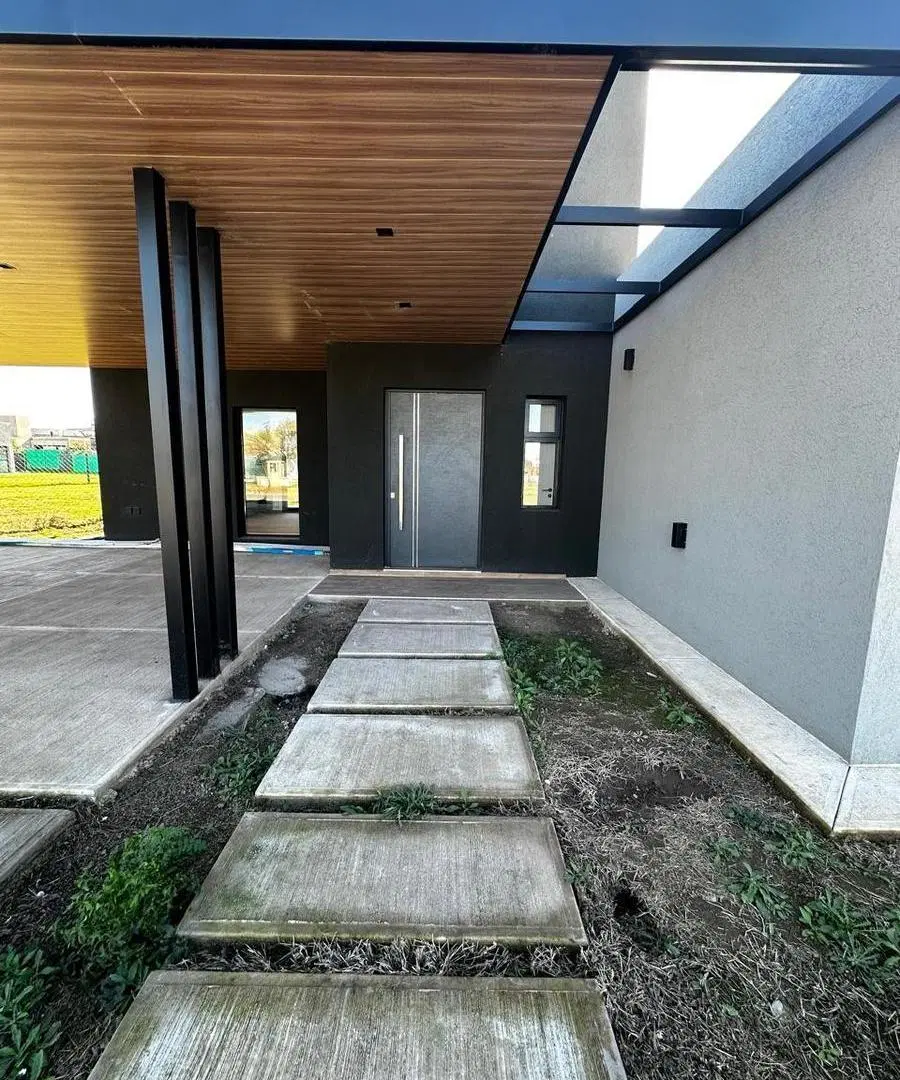 VENDO CASA 3 DORMITORIOS, SUITE Y VESTIDOR, CALEF CENTRAL, GALERIA CON ASADOR 3