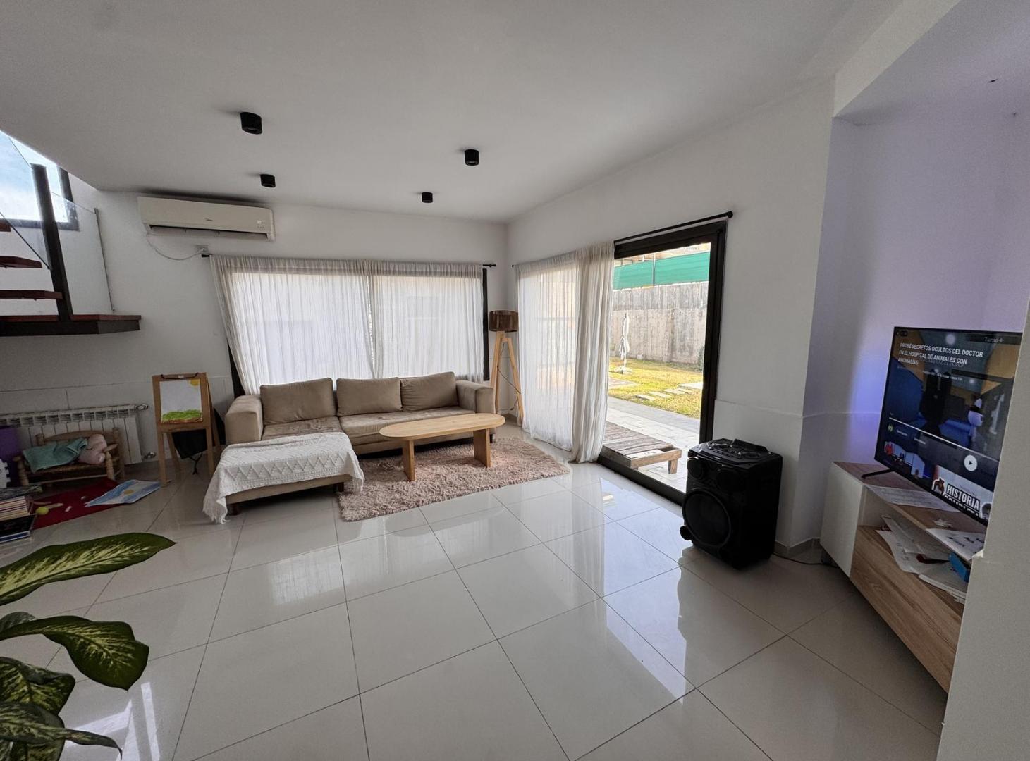 Foto de DUPLEX 3 DORM CON PILETA EN ALQUILER EN ARBOLADA HOLLYWOOD, imagen 4