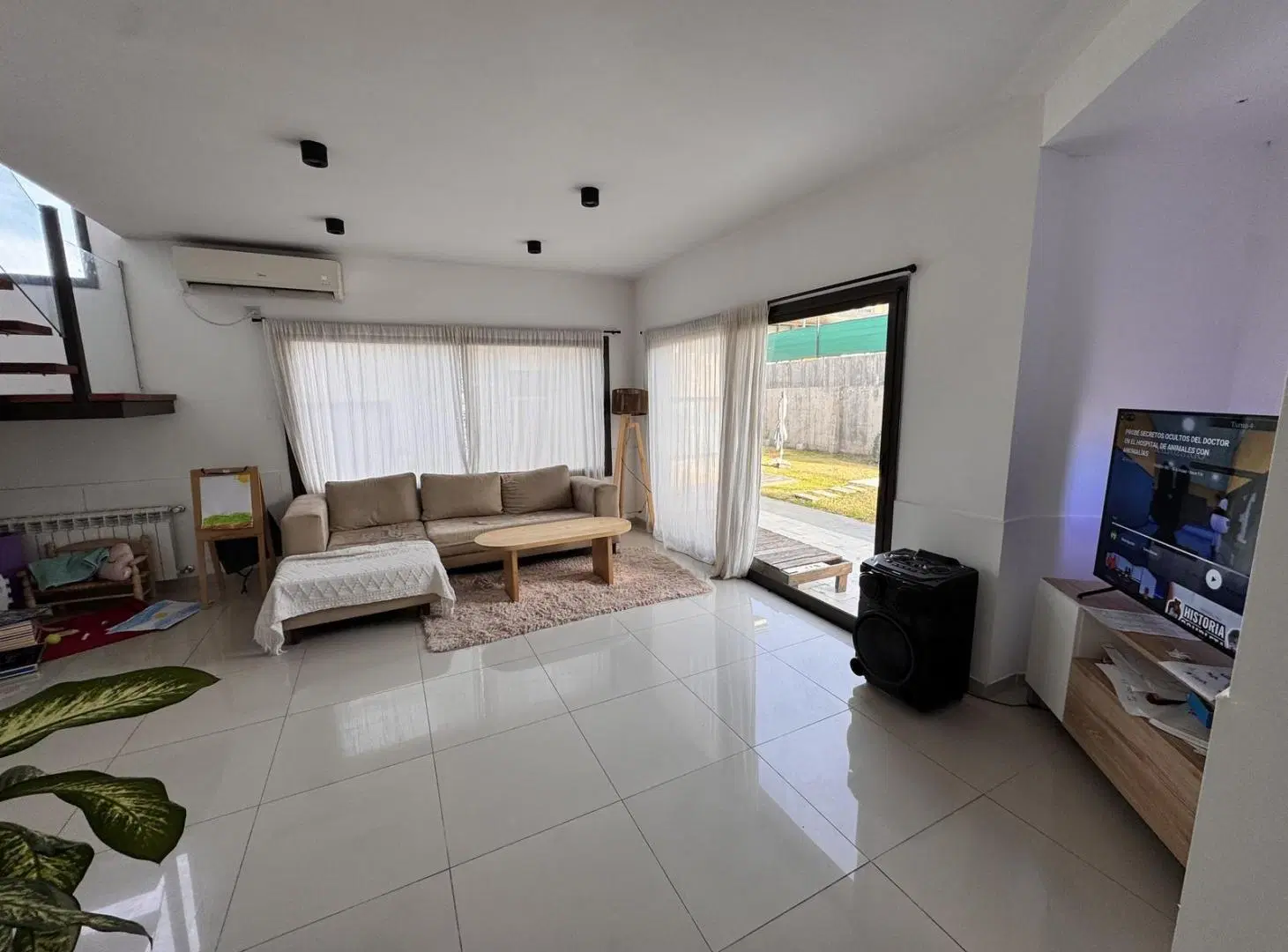 DUPLEX 3 DORM CON PILETA EN ALQUILER EN ARBOLADA HOLLYWOOD 4