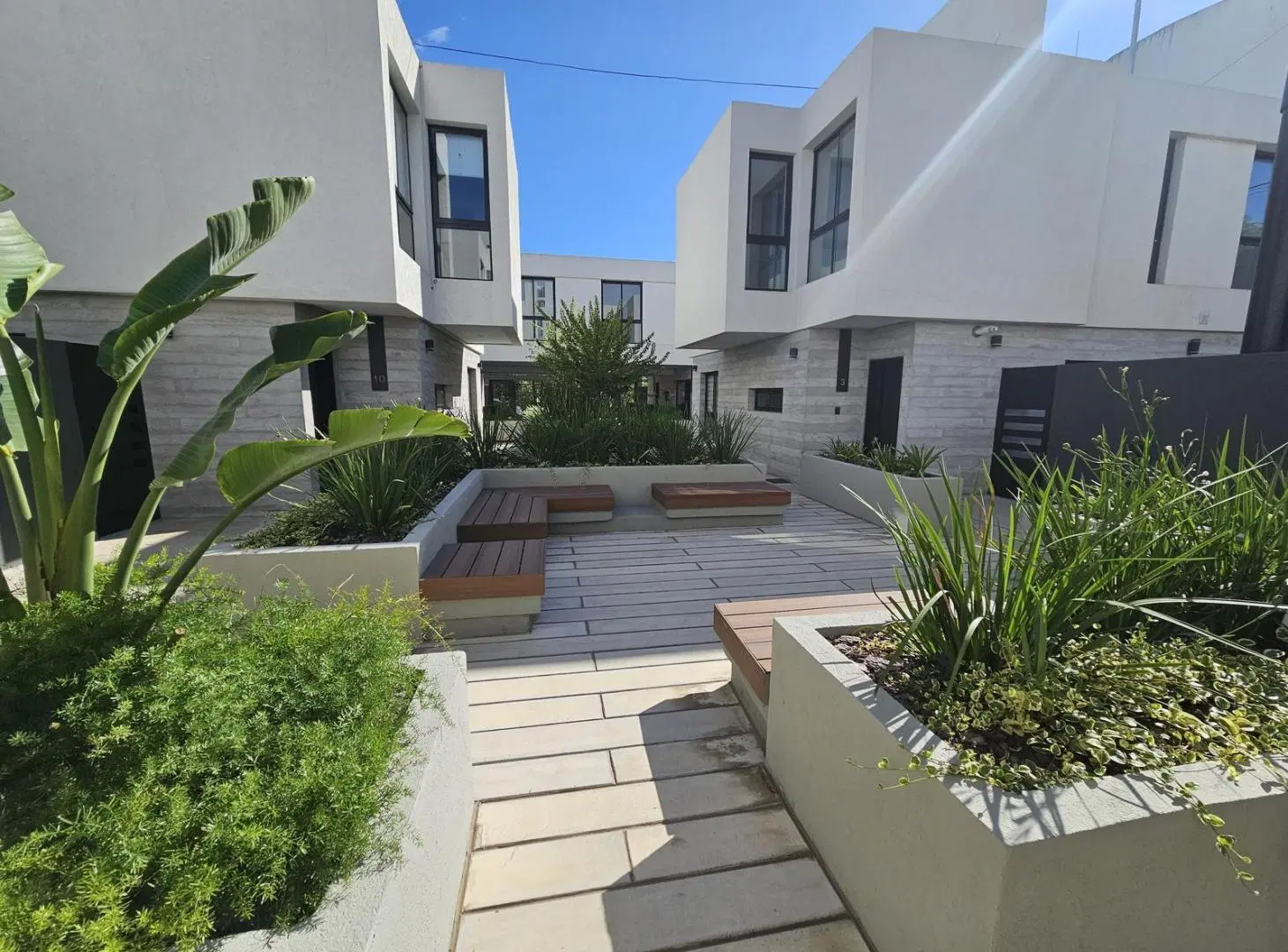 En Venta Duplex 3 dorm. en complejo Distrito 20 B° Poeta Lugones 4