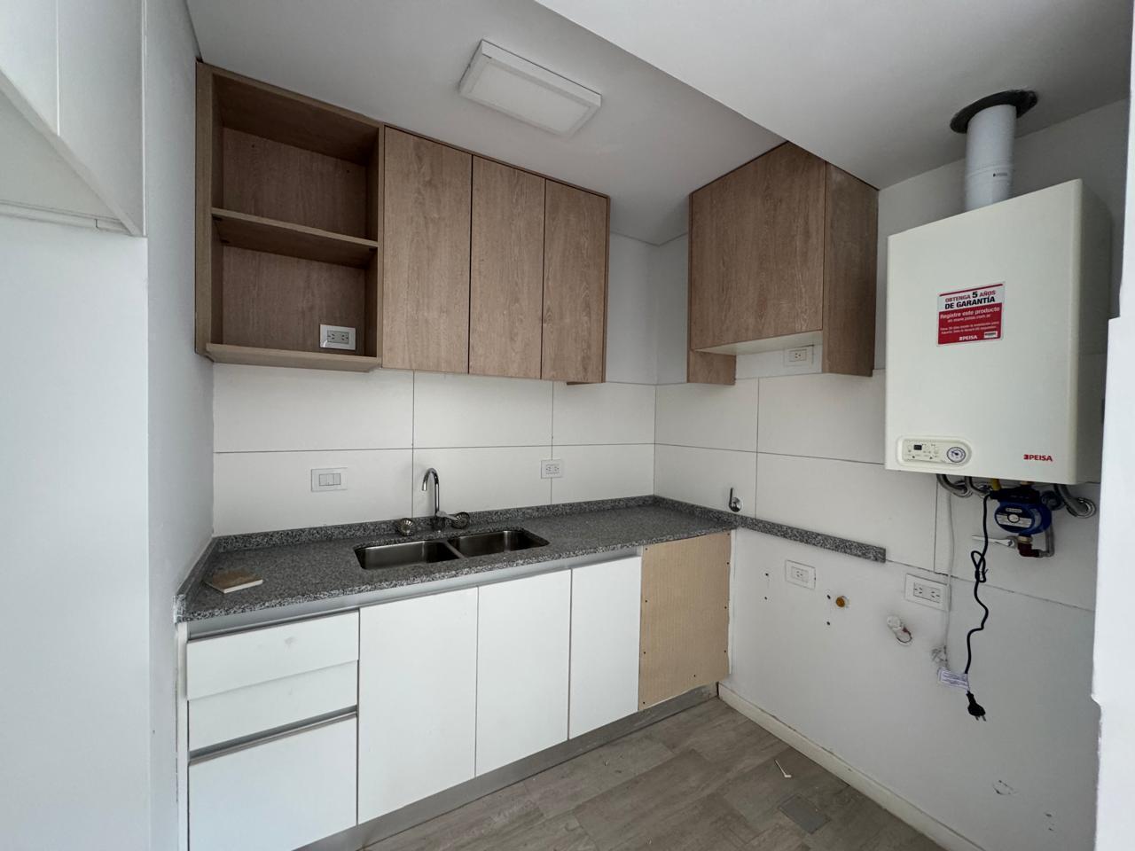 Foto de ALQUILER DÚPLEX 2 DORM COCHERA EN HOUNSING. POETA LUGONES. CÓRDOBA, imagen 2