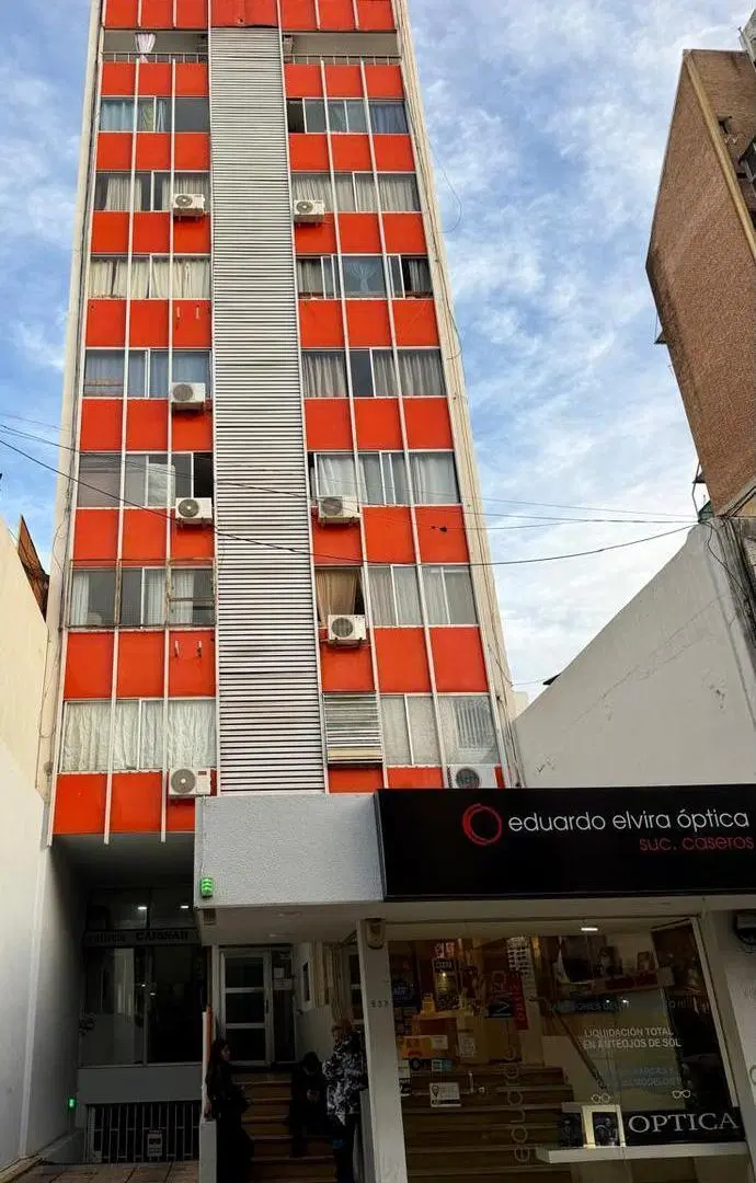 Se alquila departamento de un dormitorio en calle Caseros al 600 2