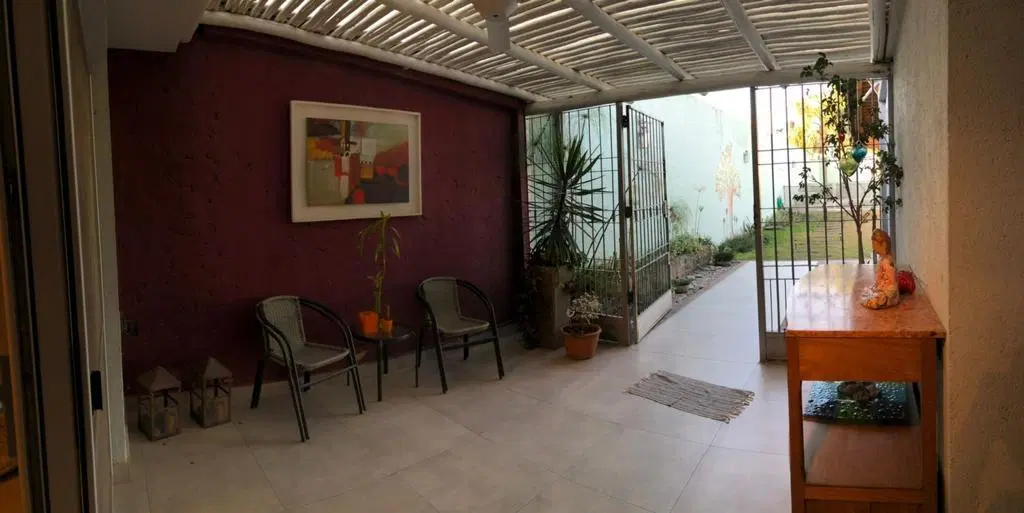 VENTA - Casa 3dorm + depto - Patio y pileta 1