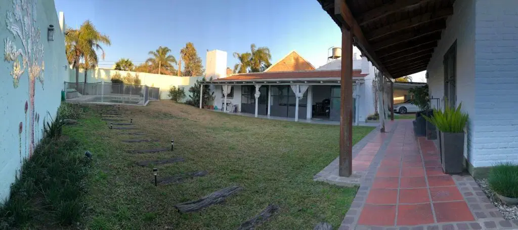 VENTA - Casa 3dorm + depto - Patio y pileta 3