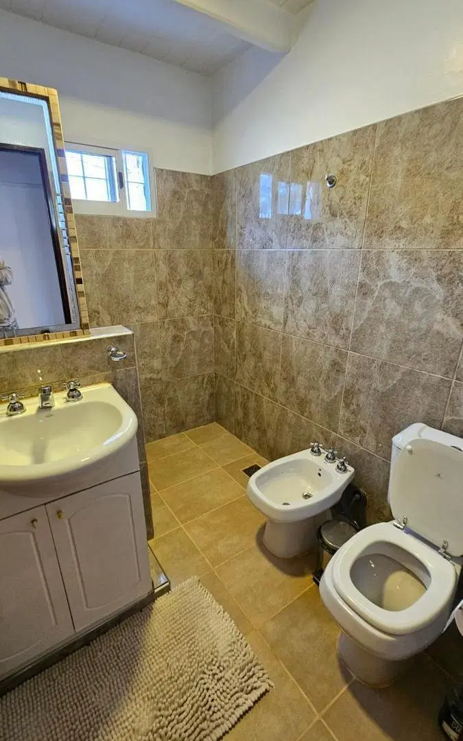 ¡HERMOSA CASA EN ALQUILER – BARRIO LAS ROSAS! Con pileta, seguridad y excelente ubicación 5