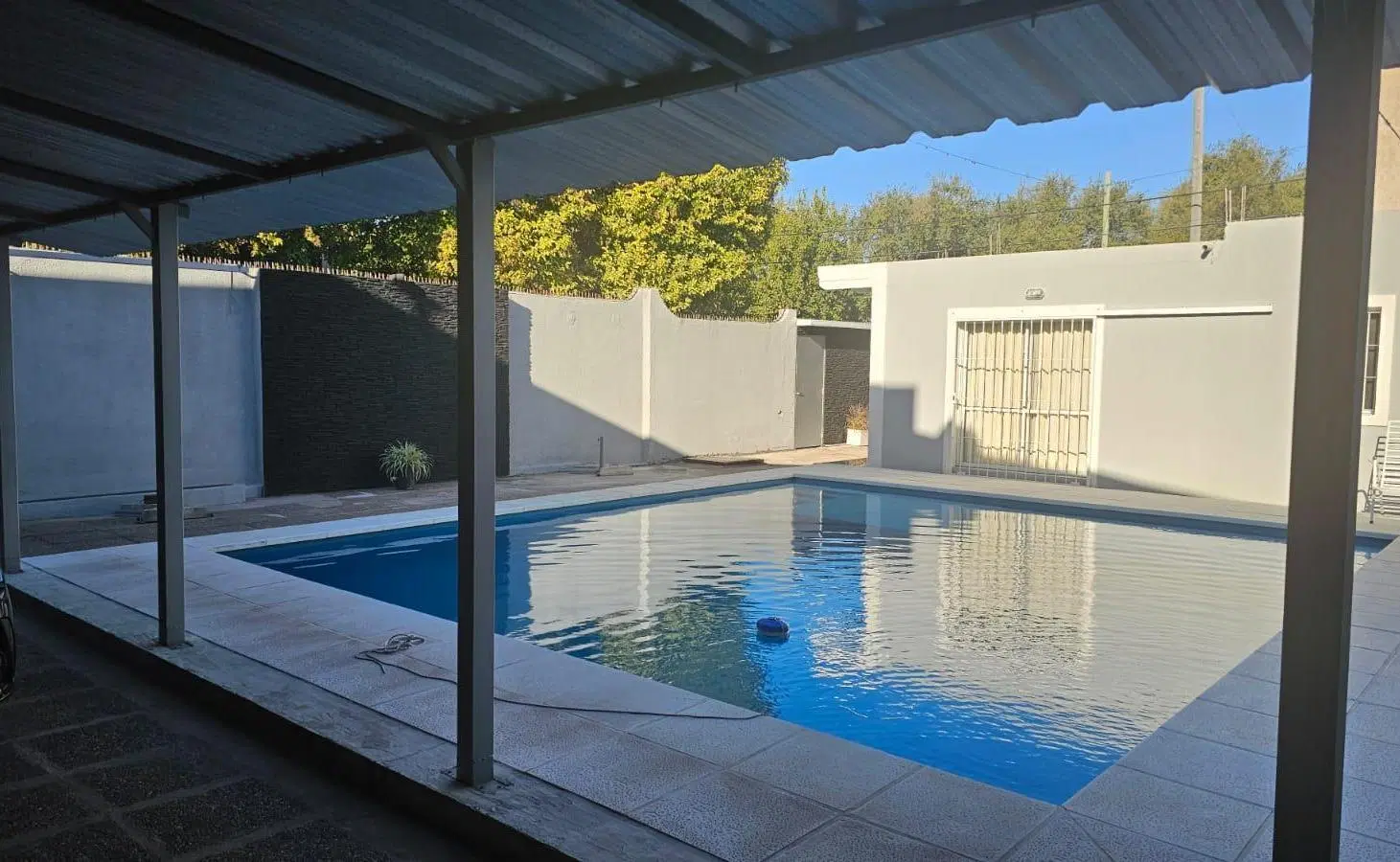 ¡HERMOSA CASA EN ALQUILER – BARRIO LAS ROSAS! Con pileta, seguridad y excelente ubicación 4