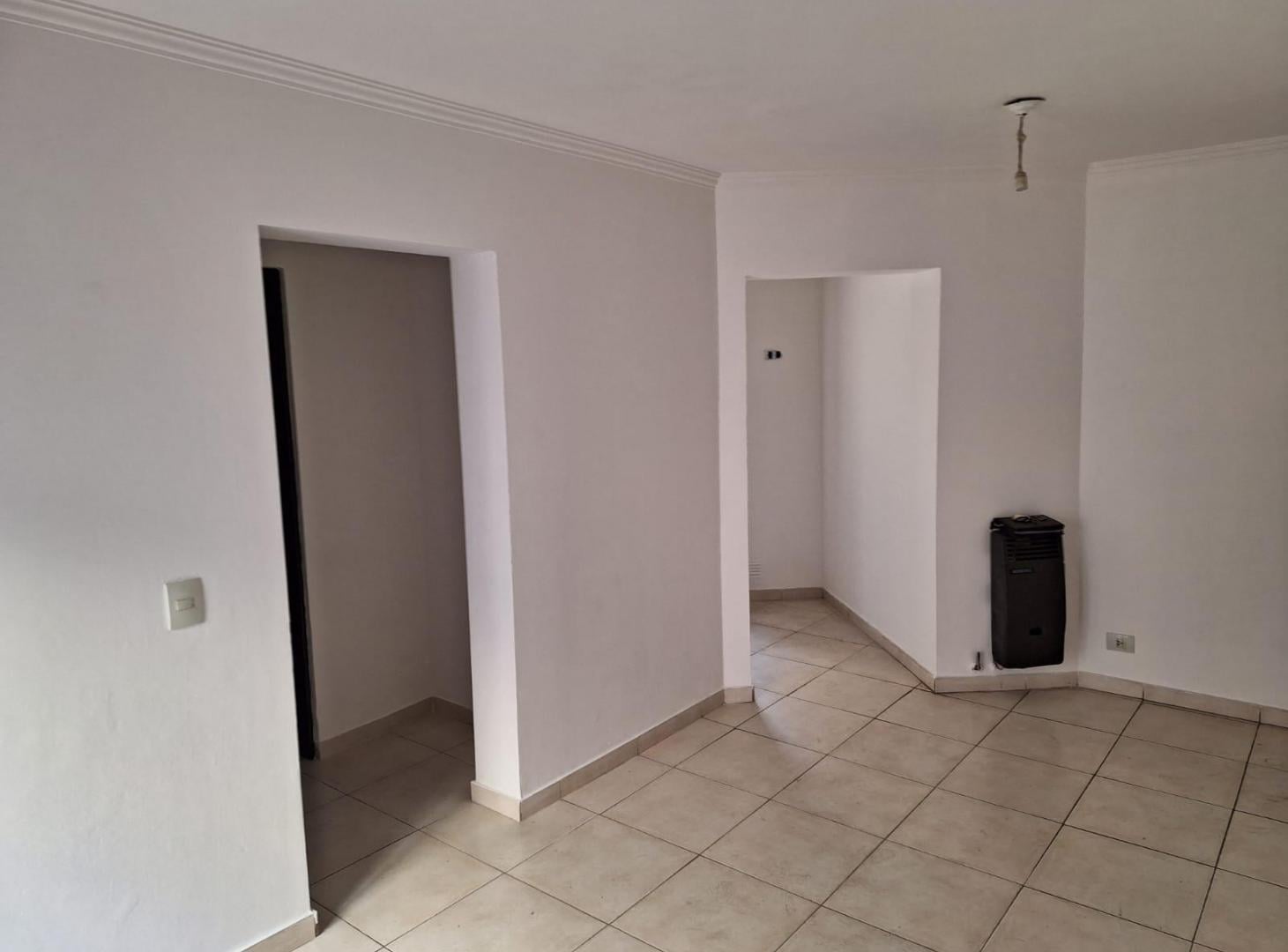 Foto de Amplio Departamento en Alquiler 1 dorm más 2 patios -Famatina al 100- GN, imagen 1