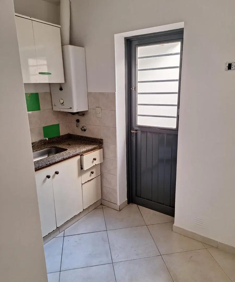 Amplio Departamento en Alquiler 1 dorm más 2 patios -Famatina al 100- GN 3