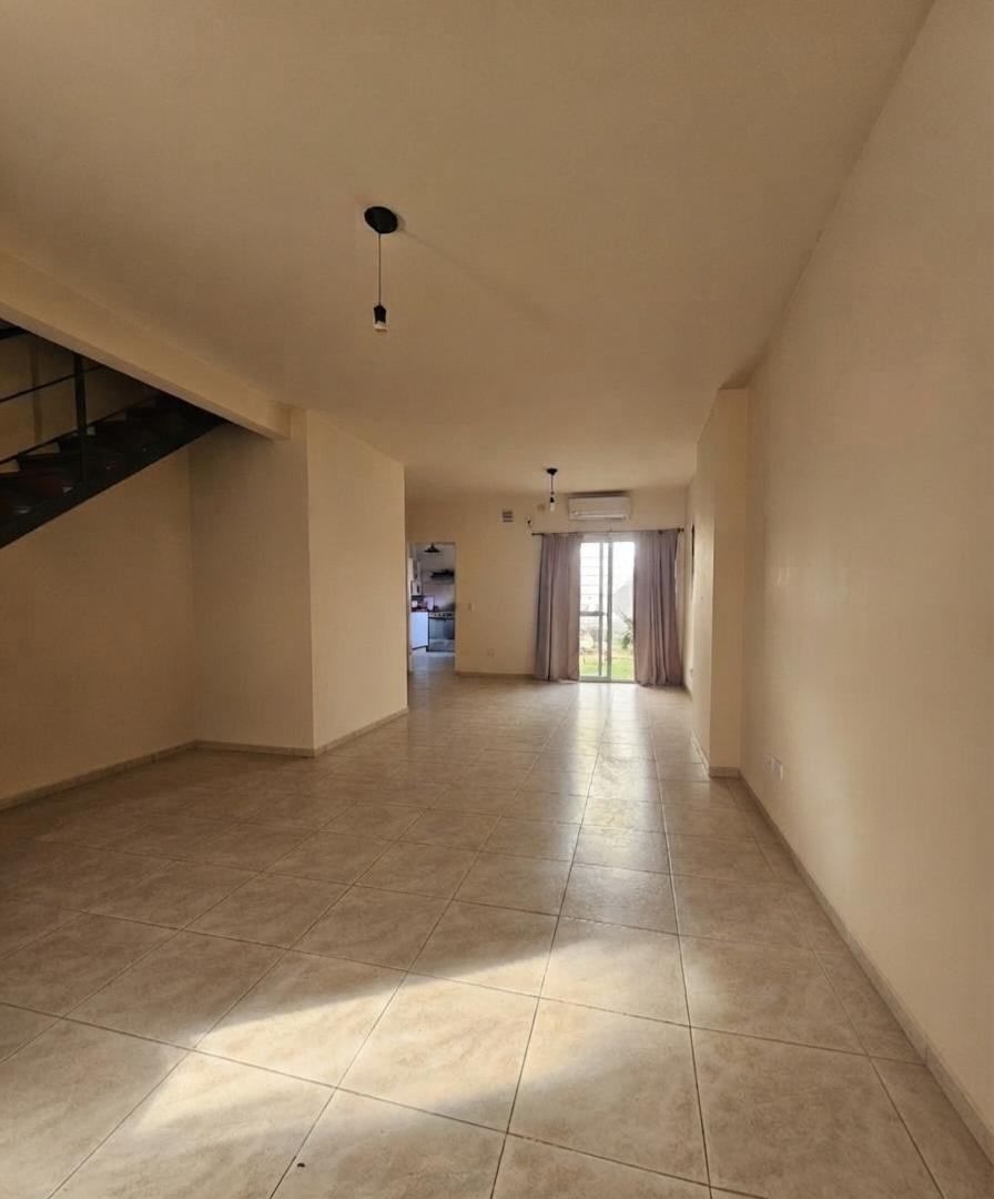 Foto de ALQUILER DÚPLEX DE 3 DORMITORIOS CÓRDOBA – Patio con asador, imagen 3
