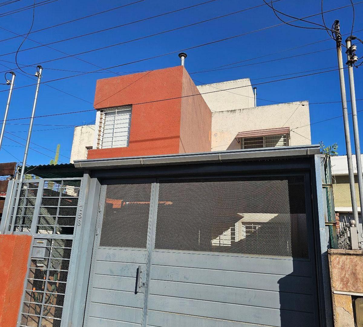 Foto de ALQUILER DÚPLEX DE 3 DORMITORIOS CÓRDOBA – Patio con asador, imagen 2