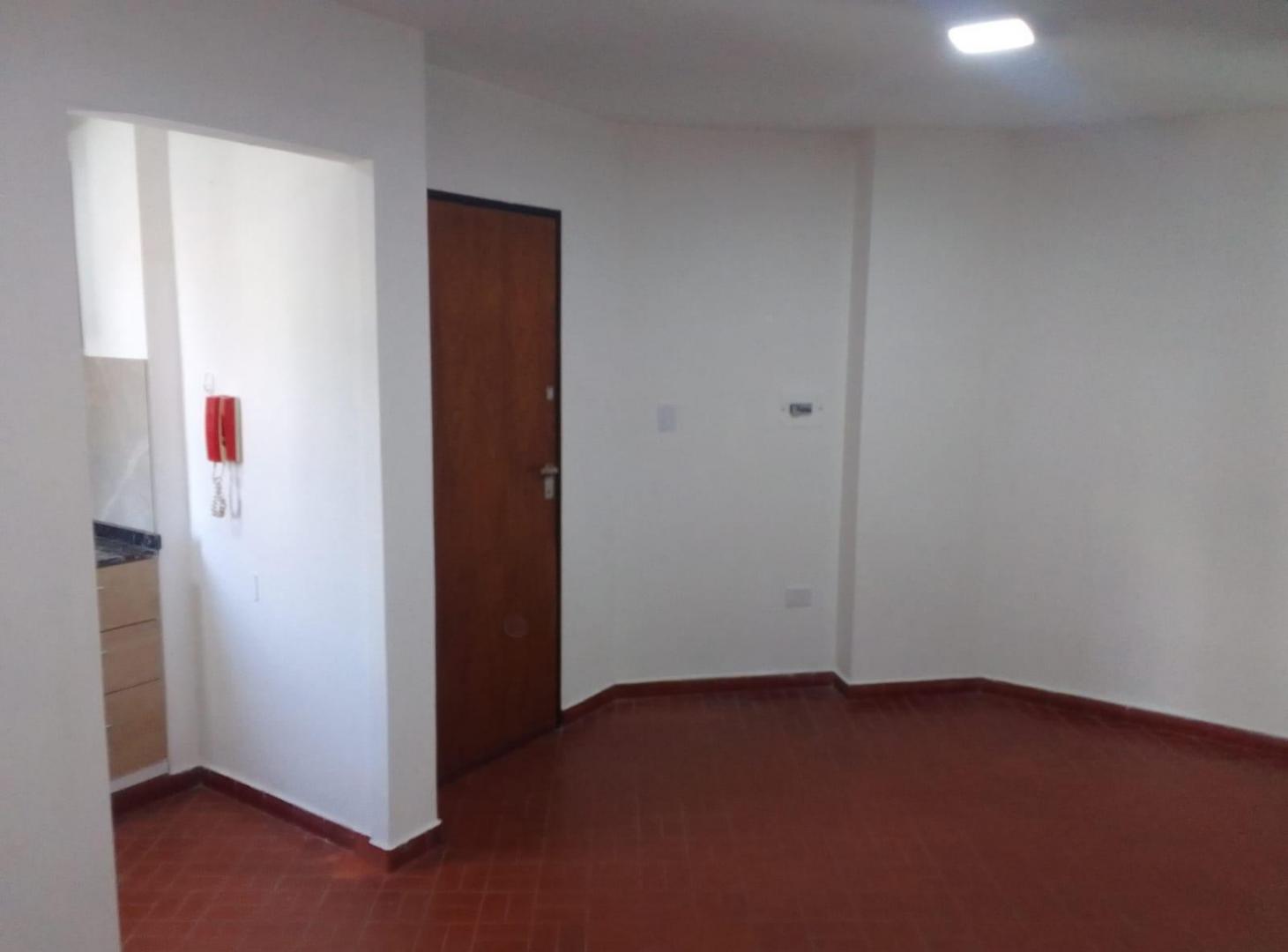 Foto de DEPARTAMENTO EN ALQUILER 1 DORM CON BALCÓN BARRIO ALBERDI, imagen 2