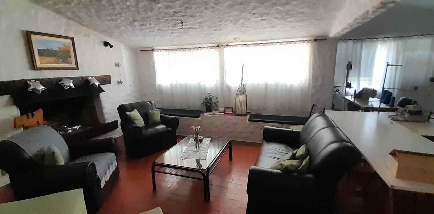 Foto de VILLA CARLOS PAZ se ALQUILA CASA en3d. Piscina. Antigua. Gran terreno!!, imagen 3