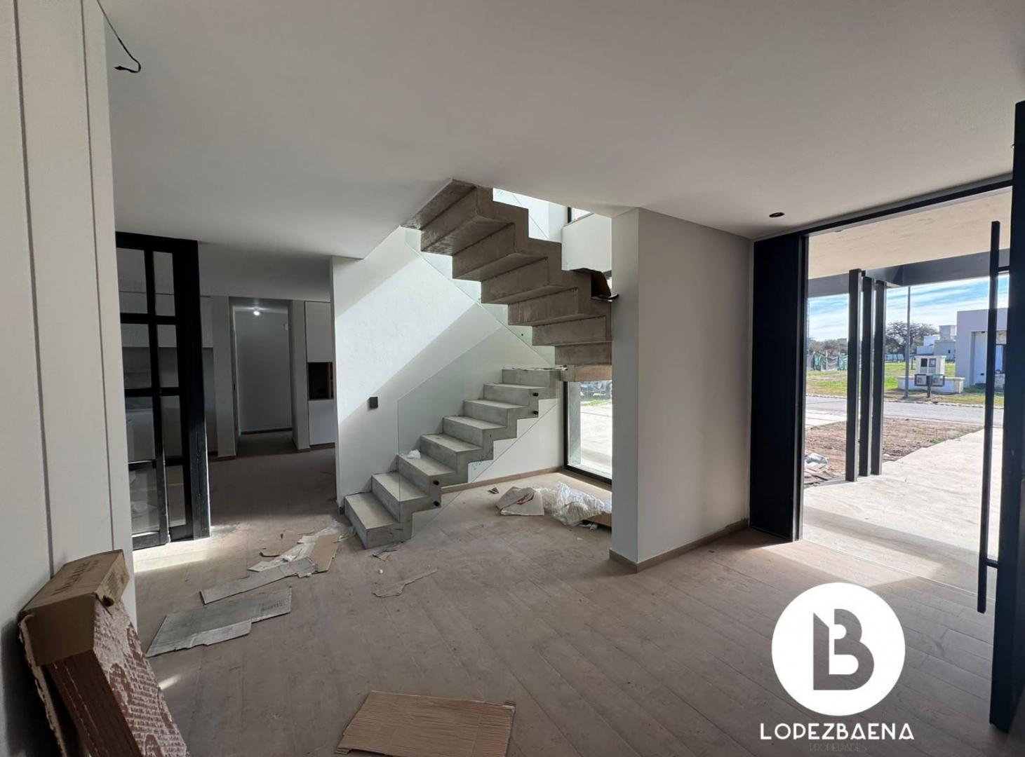 Foto de Casa de CATEGORIA a la VENTA - 4 Dormitorios - 4 Baños - Pileta, imagen 2