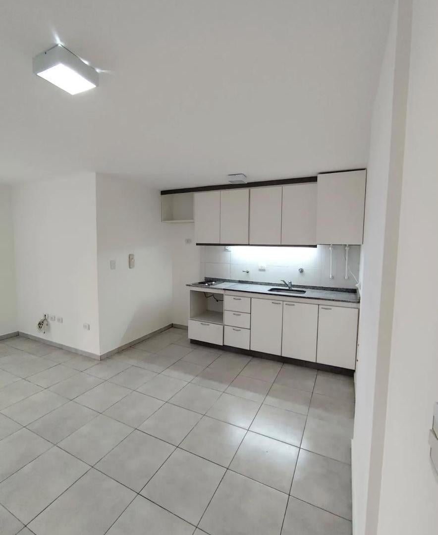 Foto de ALQUILO DEPARTAMENTO 1 DORMITORIO CON BALCON EN GENERAL PAZ, imagen 3