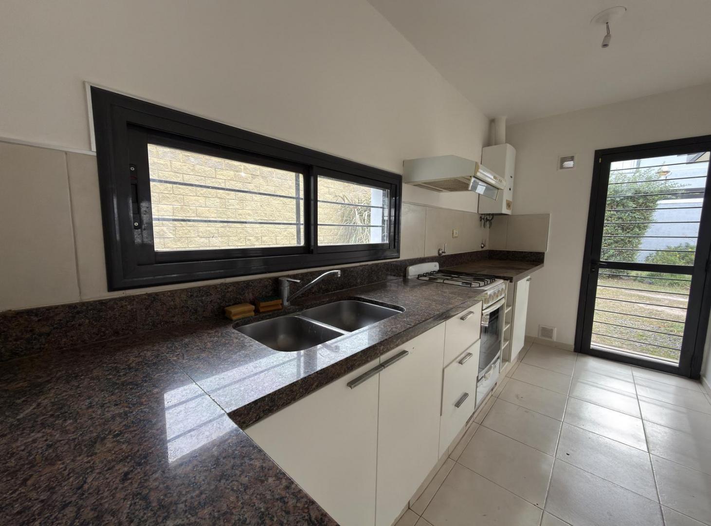 Foto de Venta Casa en Housing La Carmela 2 dormitorios a mts del VAS Villa, imagen 2
