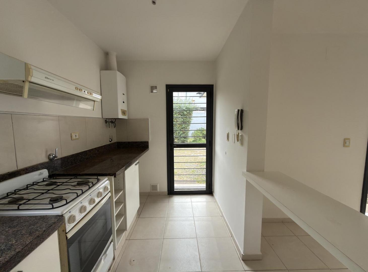 Foto de Venta Casa en Housing La Carmela 2 dormitorios a mts del VAS Villa, imagen 3