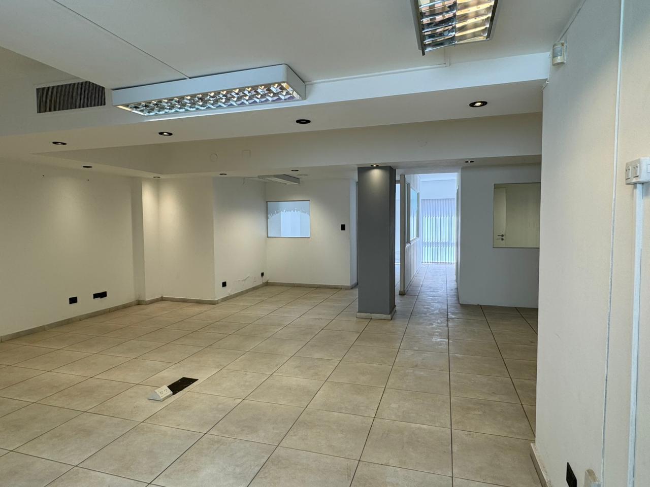 Foto de Gran oficina reciclada - Pleno Centro de Córdoba, imagen 4