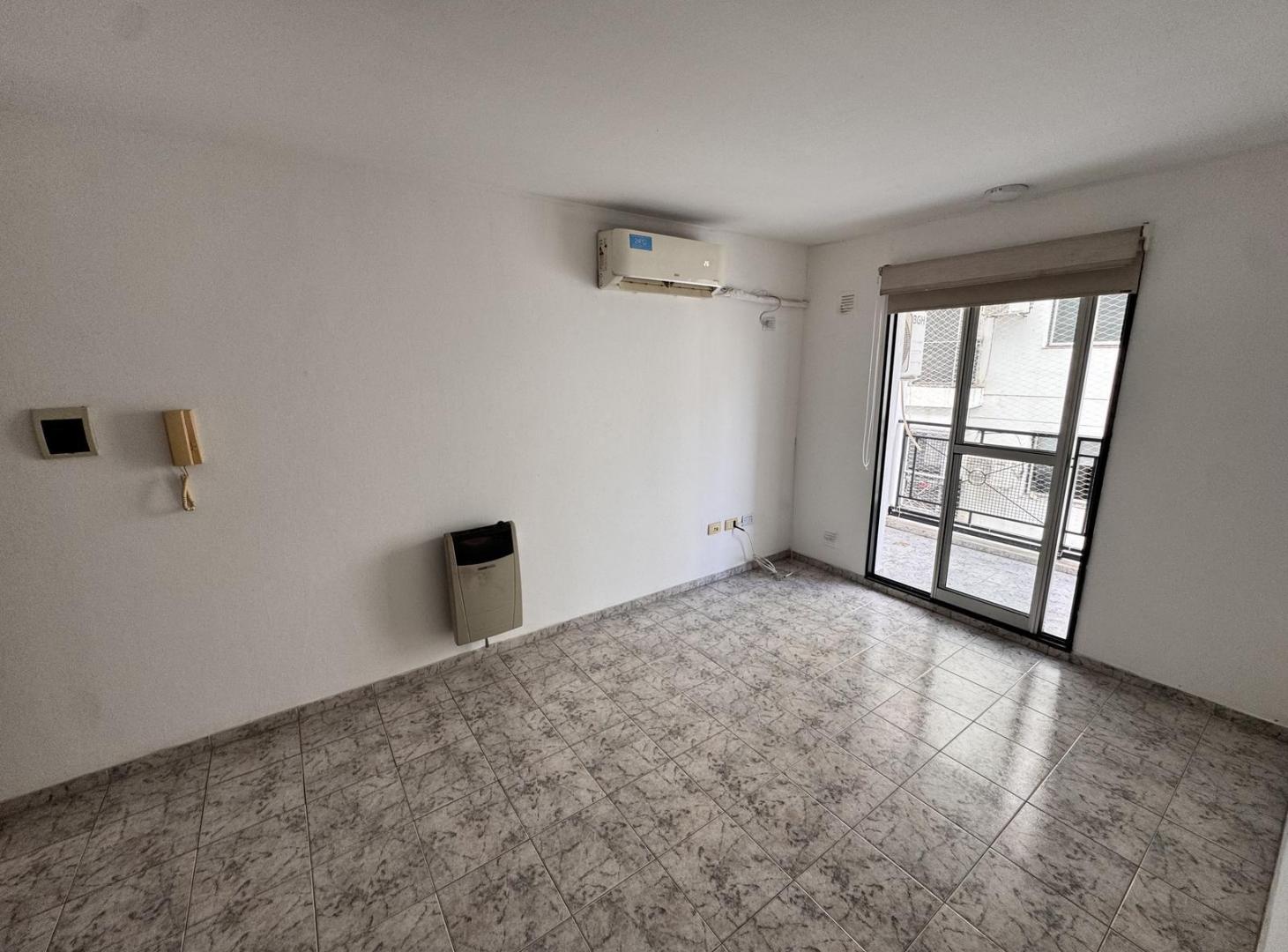 Foto de DEPTO 1 DORM CON BALCON ALBERDI EN ALQUILER, imagen 2