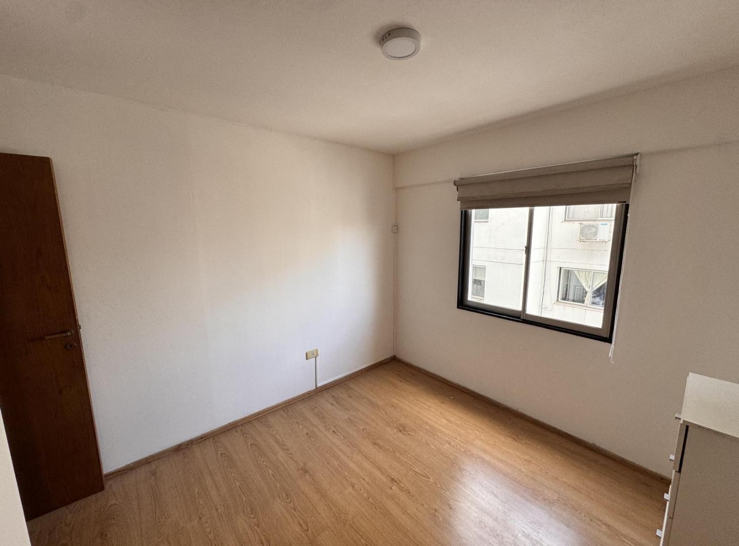 Foto de DEPTO 1 DORM CON BALCON ALBERDI EN ALQUILER, imagen 1