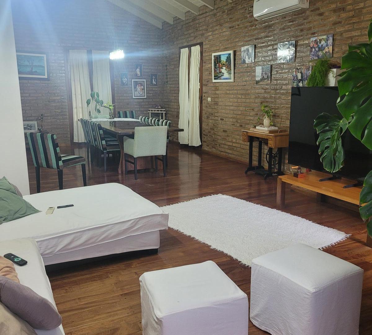 Foto de Venta Casa en country Cuatro Hojas - 4 dormitorios - Pileta, Quincho, imagen 5